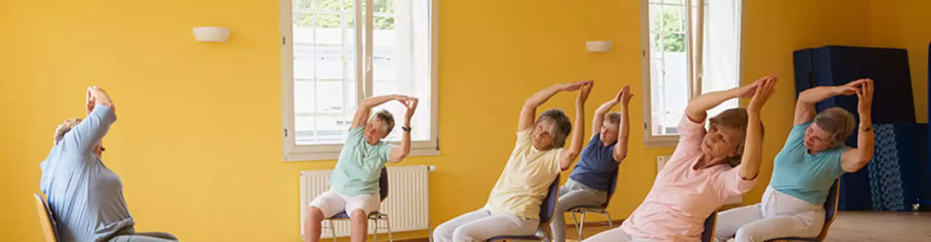 Yoga en silla y Qigong - ¡Siéntate o ponte de pie!